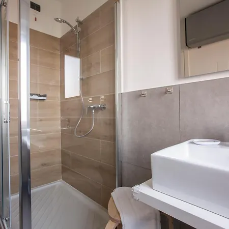 La Di Piazza Motta 3*