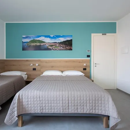 Bed and Breakfast La Di Piazza Motta 3*