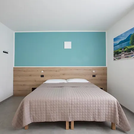 La Di Piazza Motta Albese Con Cassano