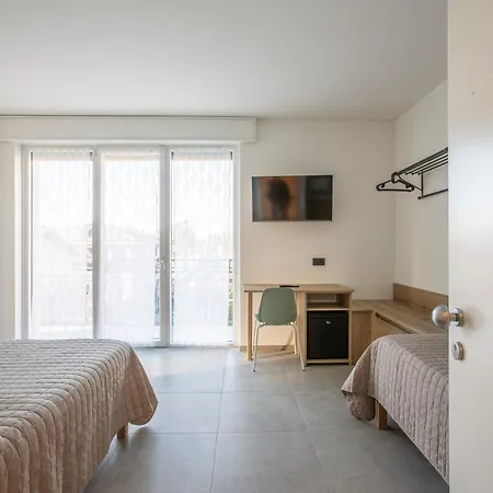 La Di Piazza Motta Albese Con Cassano