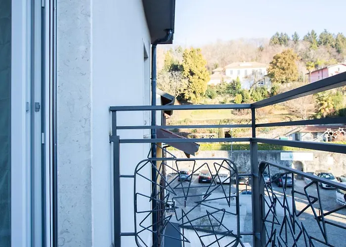 La Di Piazza Motta Albese Con Cassano