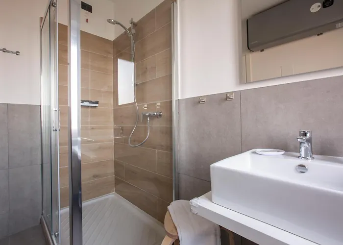 La Di Piazza Motta 3*