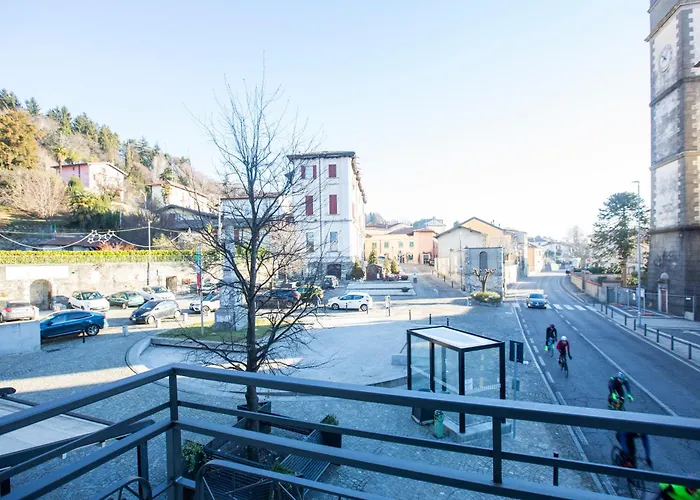 La Di Piazza Motta Albese Con Cassano